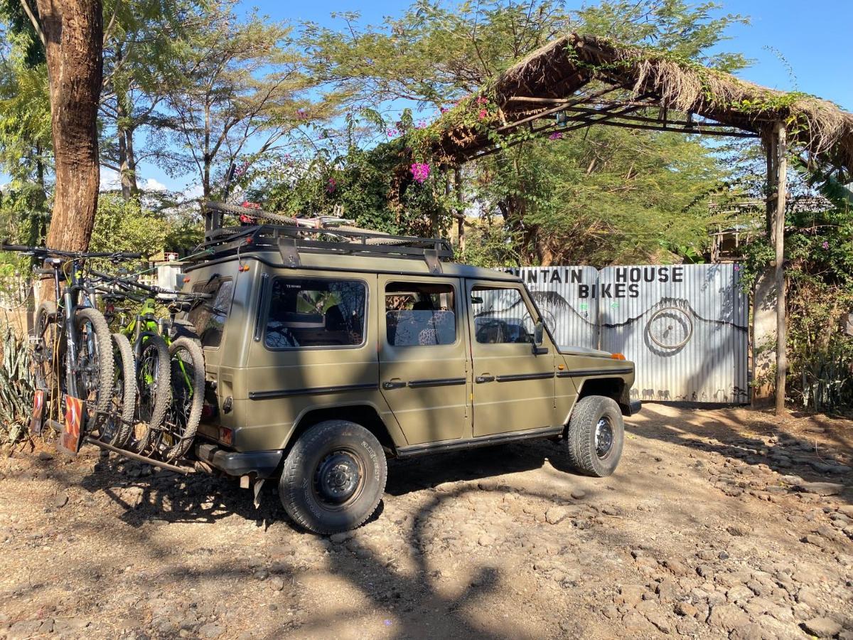 A Pousada Mountain Bikes House Moshi Exterior foto